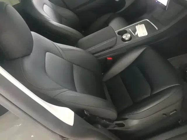Tesla Model Y — Фото автомобиля 24