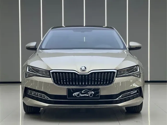 Skoda Superb — Фото автомобиля 2