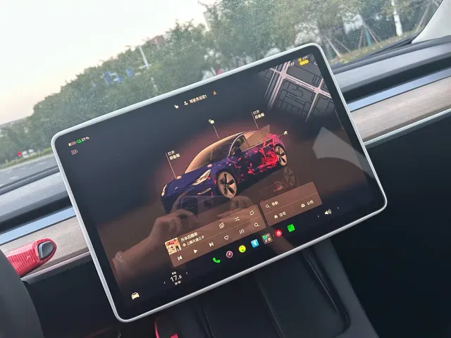 Tesla Model 3 — Фото автомобиля 6