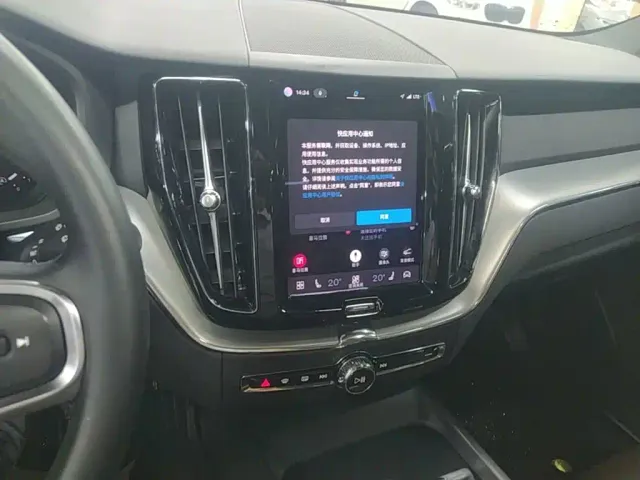Volvo XC60 — Фото автомобиля 12
