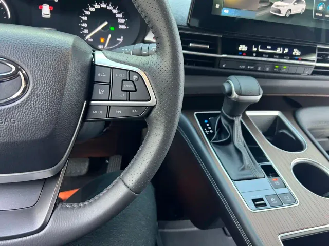 Toyota Sienna — Фото автомобиля 8
