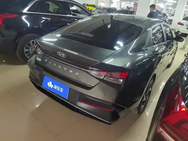 Hyundai Elantra — Фото автомобиля 3