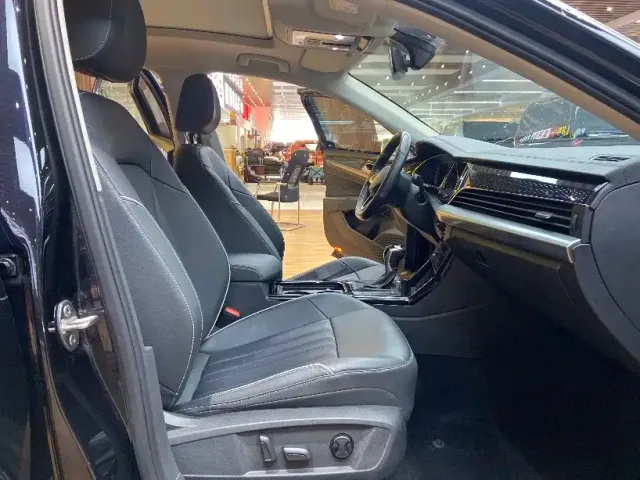 Volkswagen Passat — Фото автомобиля 7