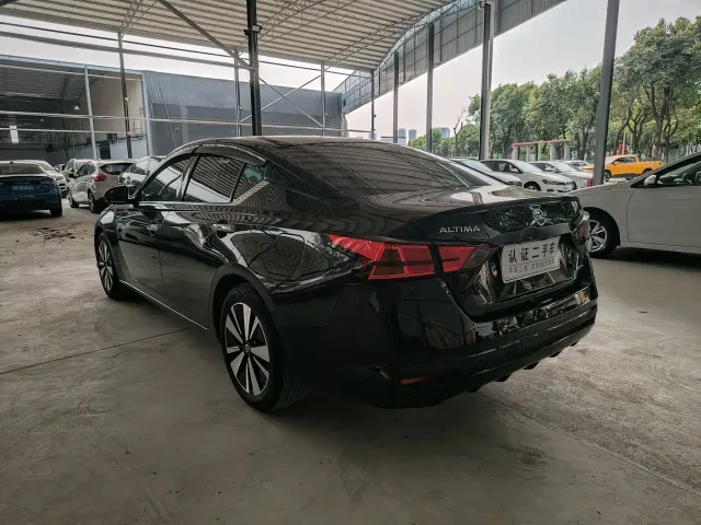 Nissan Teana — Фото автомобиля 5