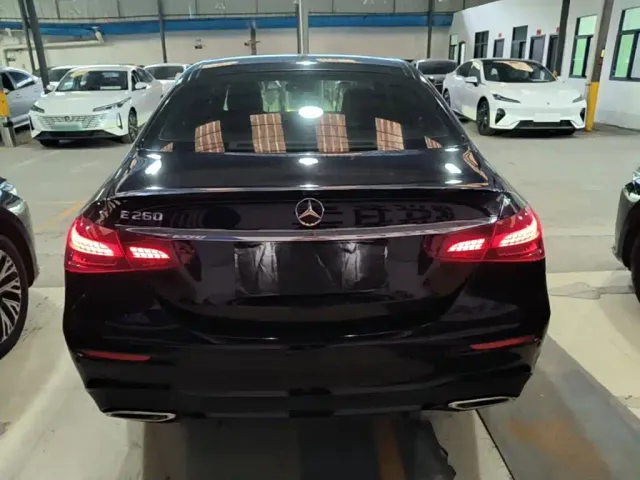 Mercedes-Benz E-Class — Фото автомобиля 5