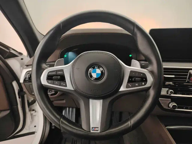 BMW 5 Series — Фото автомобиля 10