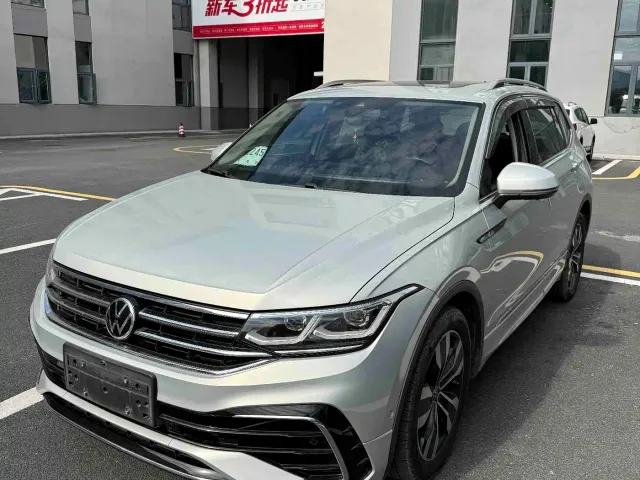 Фотография автомобиля — Volkswagen Tiguan L