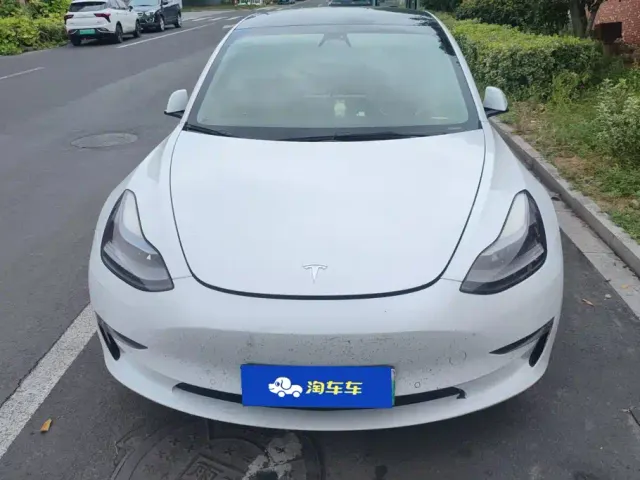 Tesla Model 3 — Фото автомобиля 2