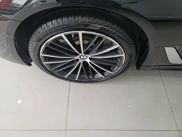 BMW 5 Series — Фото автомобиля 22