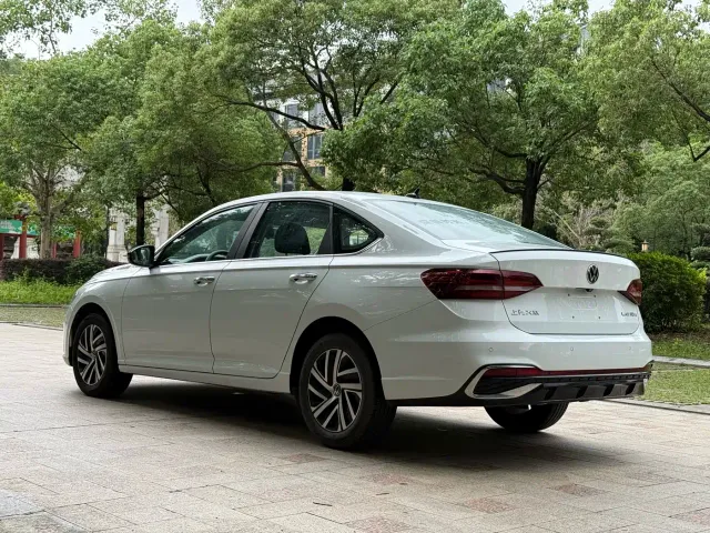 Volkswagen Lavida — Фото автомобиля 10