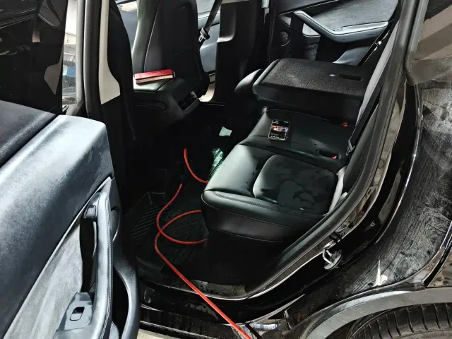 Tesla Model Y — Фото автомобиля 4