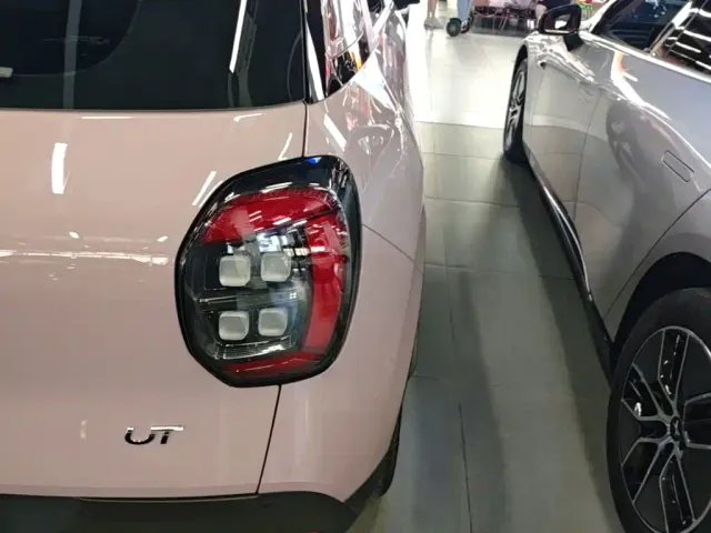 GAC Aion UT — Фото автомобиля 7