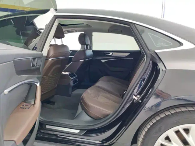 Audi A7L — Фото автомобиля 11