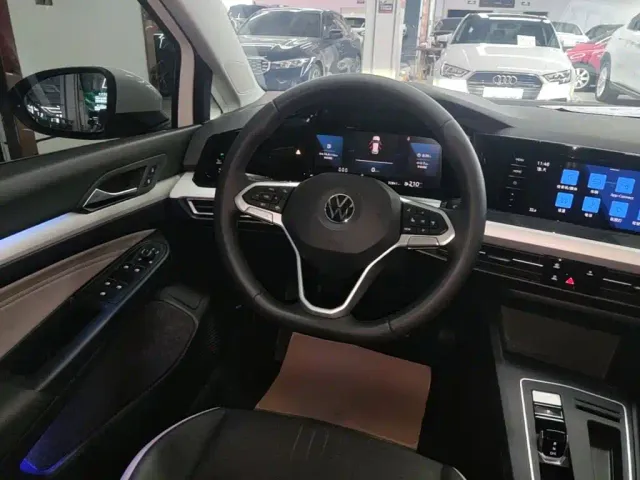 Volkswagen Golf 2023 280TSI DSG Pro — Фото автомобиля 10