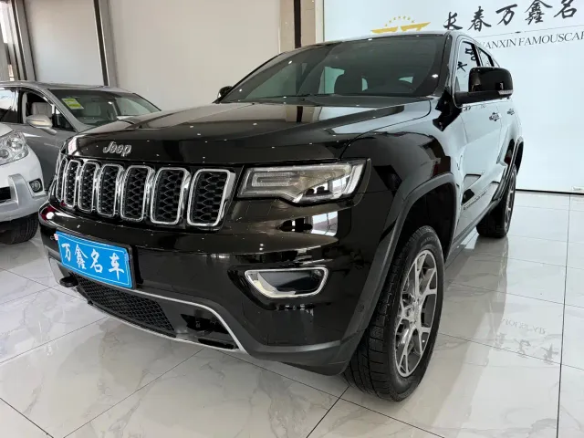 Фотография автомобиля — Jeep Grand Cherokee