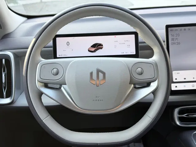 Leapmotor B01 — Фото автомобиля 13