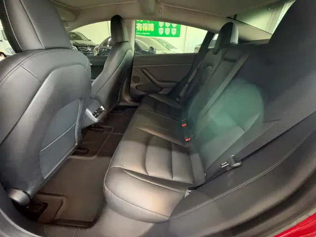 Tesla Model 3 — Фото автомобиля 6