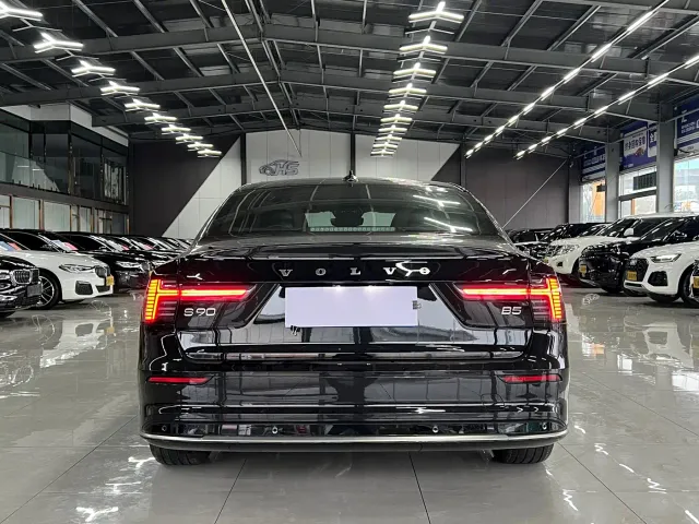 Volvo S90 — Фото автомобиля 15