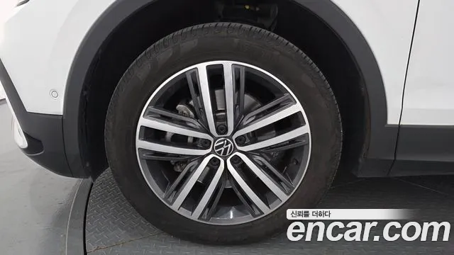 Volkswagen Tiguan — Фото автомобиля 5