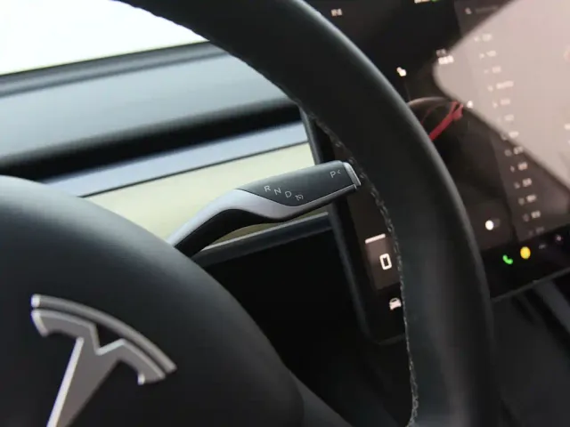 Tesla Model Y — Фото автомобиля 13