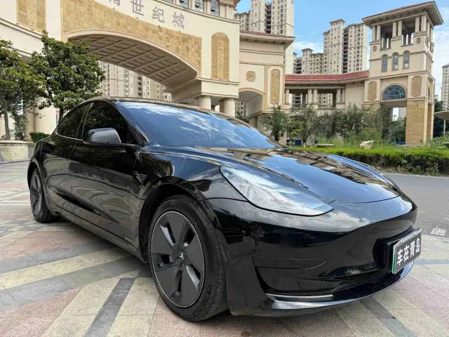 Tesla Model 3 — Фото автомобиля 3