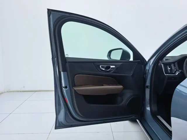 Volvo S60 — Фото автомобиля 23