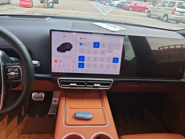 Li Auto L8 — Фото автомобиля 12