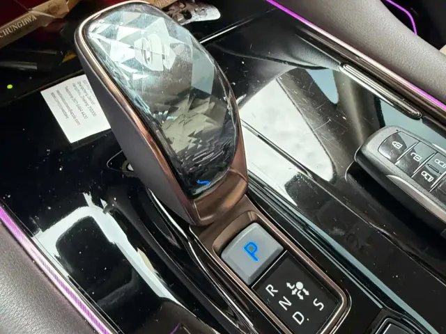 Toyota Alphard — Фото автомобиля 3