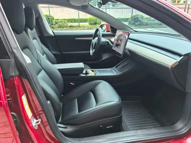 Tesla Model 3 — Фото автомобиля 7