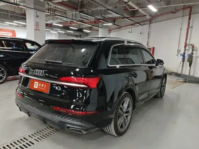 Audi Q7 — Фото автомобиля 8