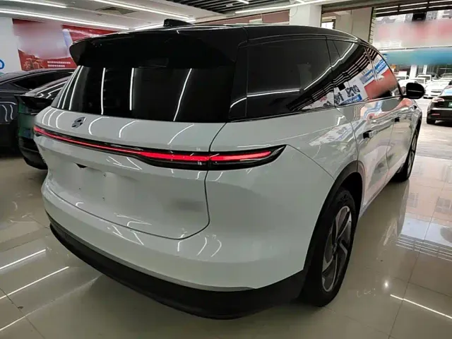 Nio ES8 — Фото автомобиля 6