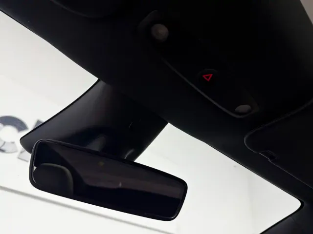Tesla Model Y — Фото автомобиля 13