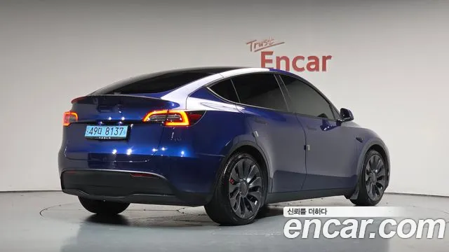 Фотография автомобиля — Tesla Model Y