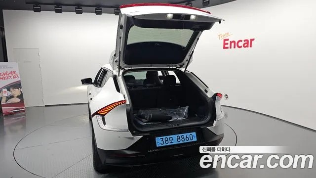 Kia EV6 Standard 4WD — Фото автомобиля 20