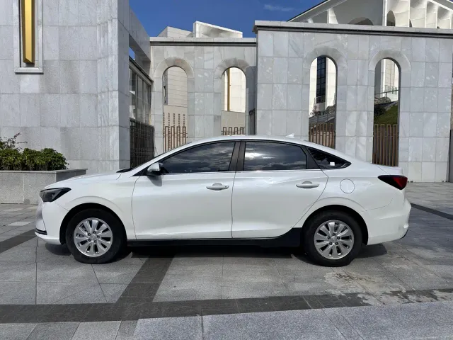 Changan Eado — Фото автомобиля 3