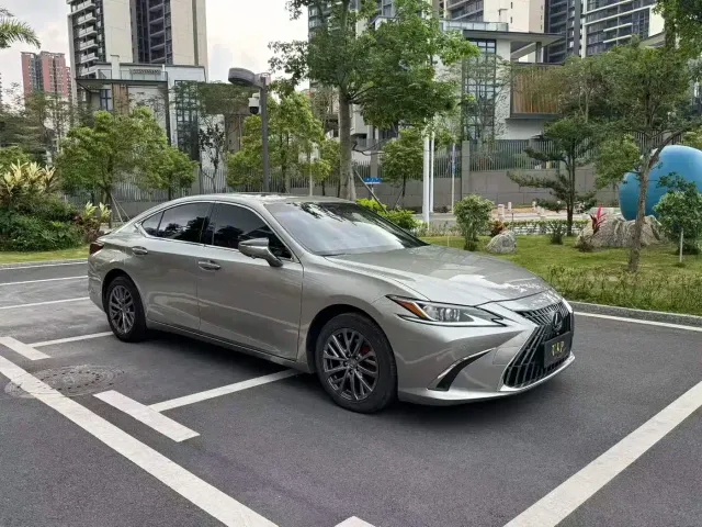 Lexus ES — Фото автомобиля 2