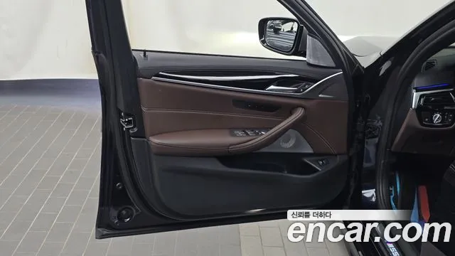 BMW 5 Series G30 — Фото автомобиля 13
