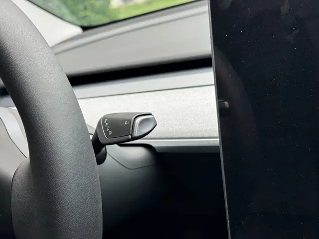 Tesla Model Y — Фото автомобиля 14