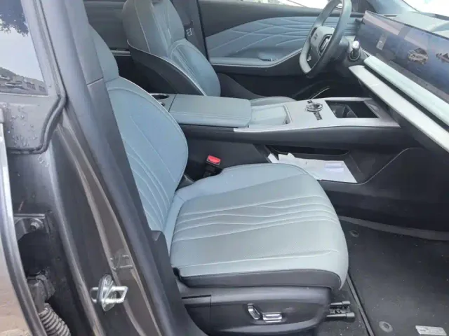 Geely Galaxy E8 — Фото автомобиля 19