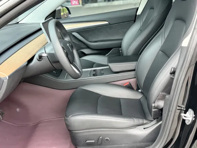 Tesla Model 3 — Фото автомобиля 16