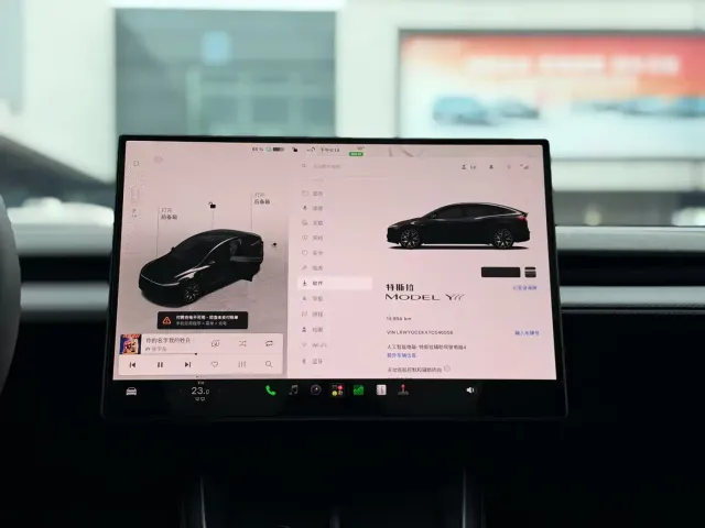 Tesla Model Y L — Фото автомобиля 6
