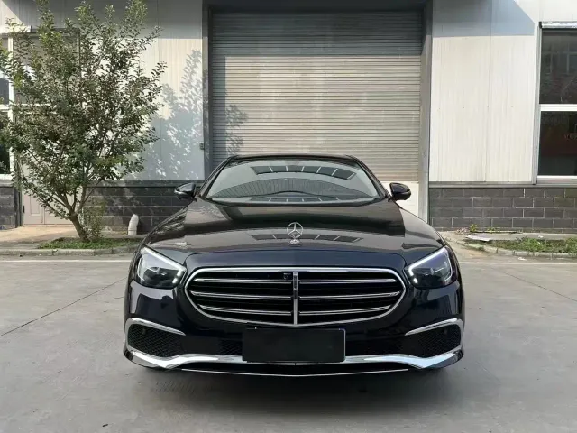 Mercedes-Benz E-Class — Фото автомобиля 2