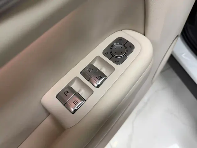 Li Auto L7 — Фото автомобиля 9