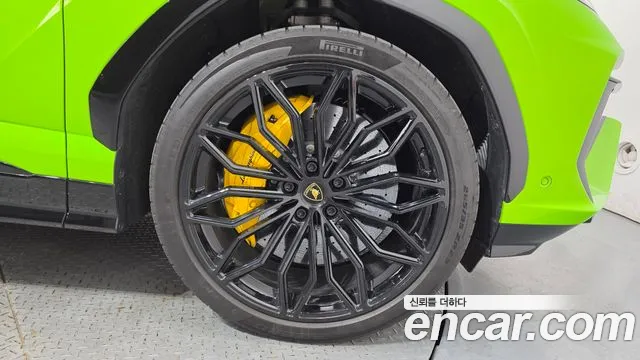 Lamborghini Urus — Фото автомобиля 16