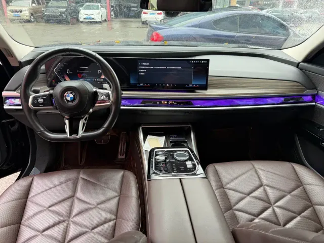 BMW 7 Series — Фото автомобиля 8