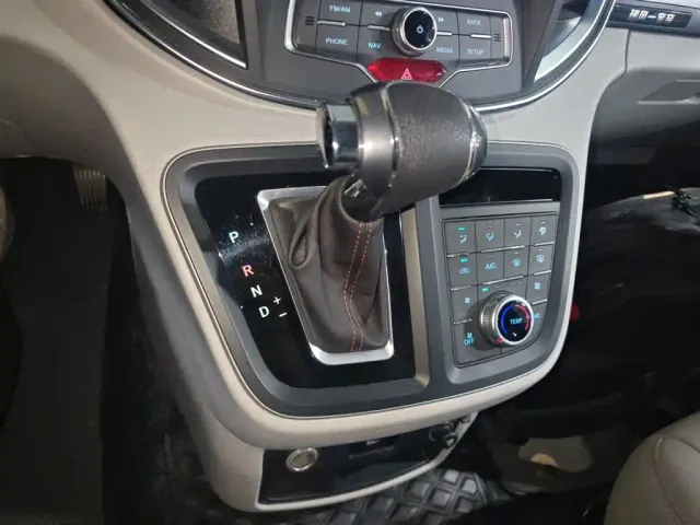 JAC Refine M4 — Фото автомобиля 13