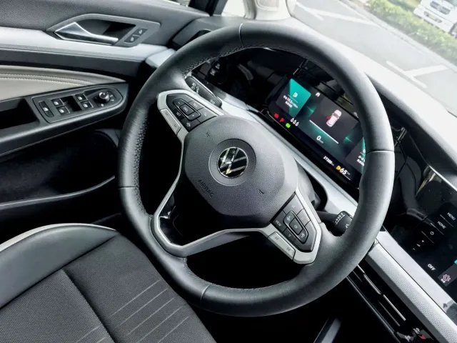 Volkswagen Golf — Фото автомобиля 10