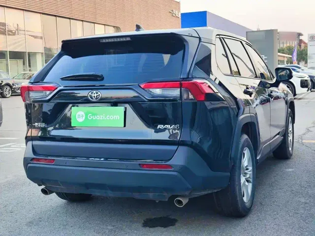 Toyota RAV4 — Фото автомобиля 4