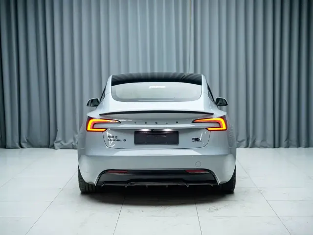 Tesla Model 3 — Фото автомобиля 8