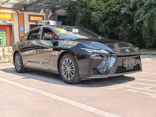 Lexus ES — Фото автомобиля 3